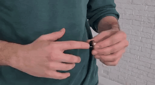 Nahaufnahme eines Smart Rings und hochwertiger Produktverpackung
